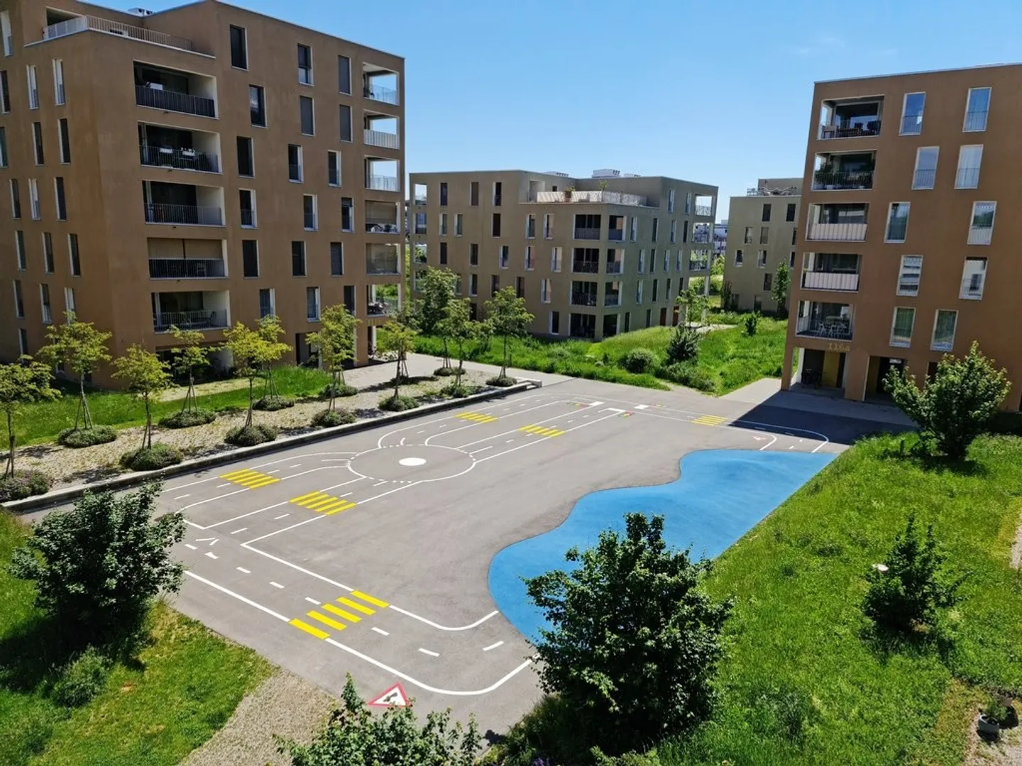 Moderno appartamento di 4,5 stanze con loggia nel Jardin du Paradis in affitto - Foto 11 di 12