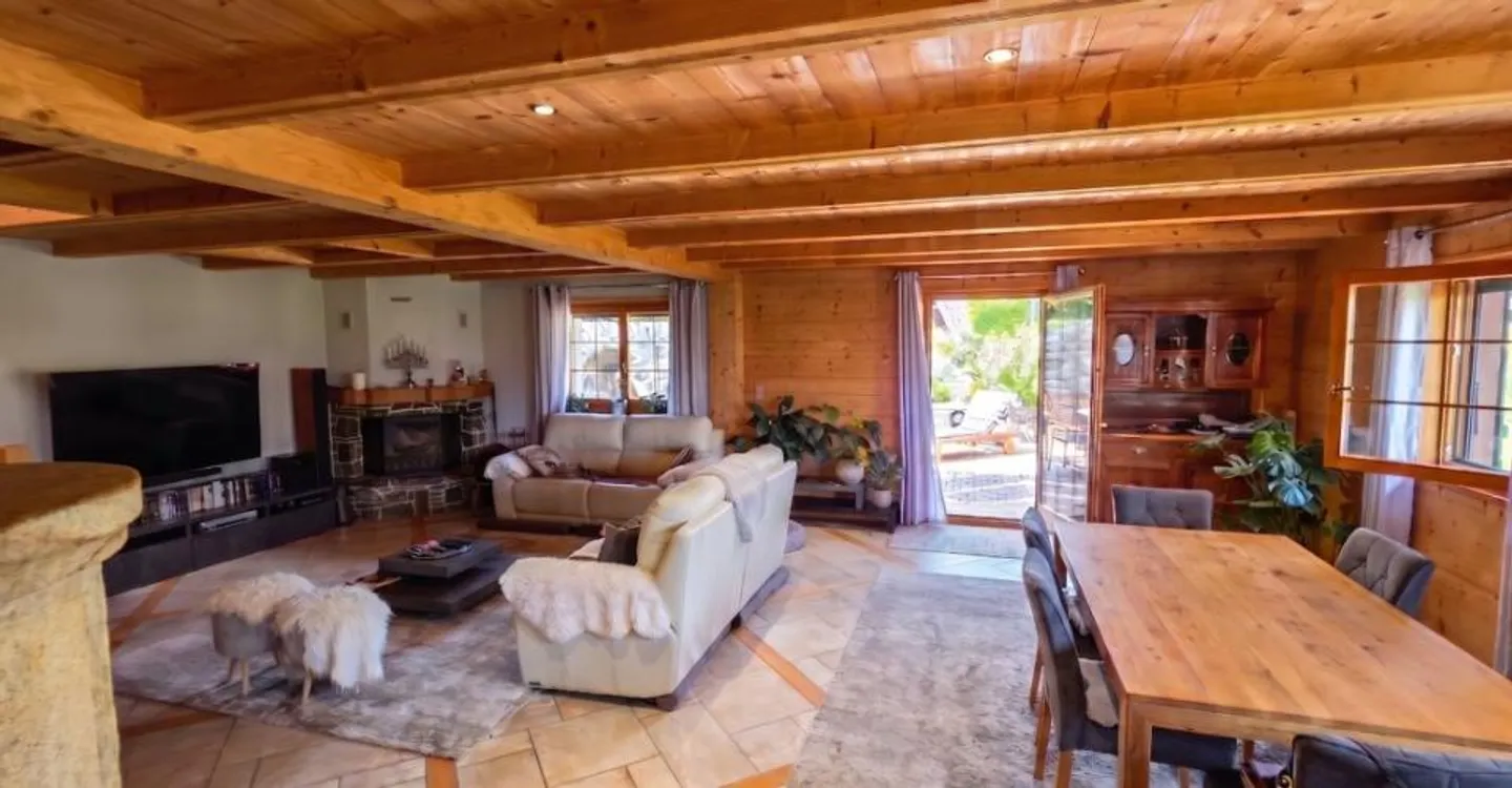 Renovated Chalet - Authenticity & Village Proximity - Photo 2 of 13