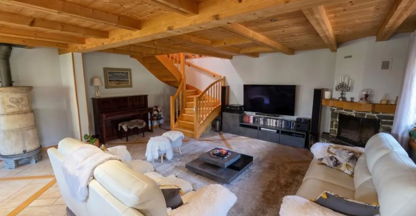Renovated Chalet - Authenticity & Village Proximity - Photo 3 of 13