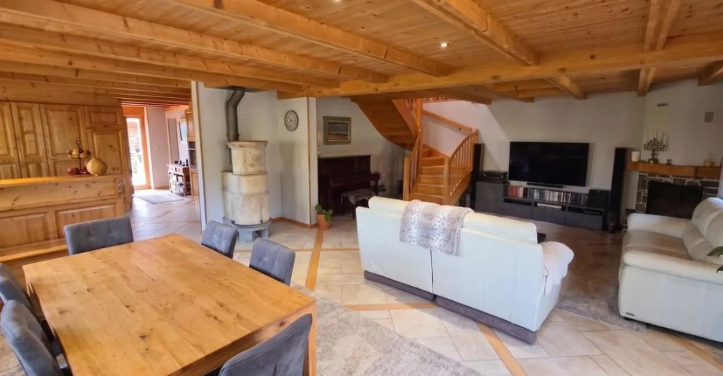 Renovated Chalet - Authenticity & Village Proximity - Photo 5 of 13