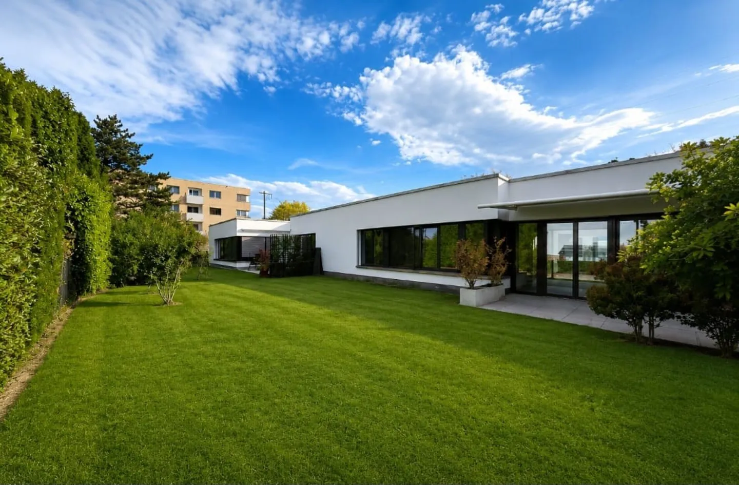 Garden apartment with townhouse character - stylish living in high quality - Photo 1 of 12