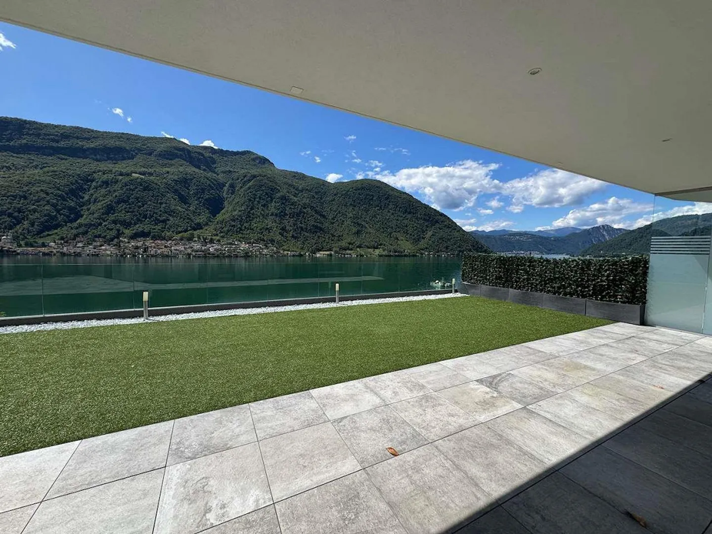 Penthouse with Lake View - 601 - Photo 7 of 12
