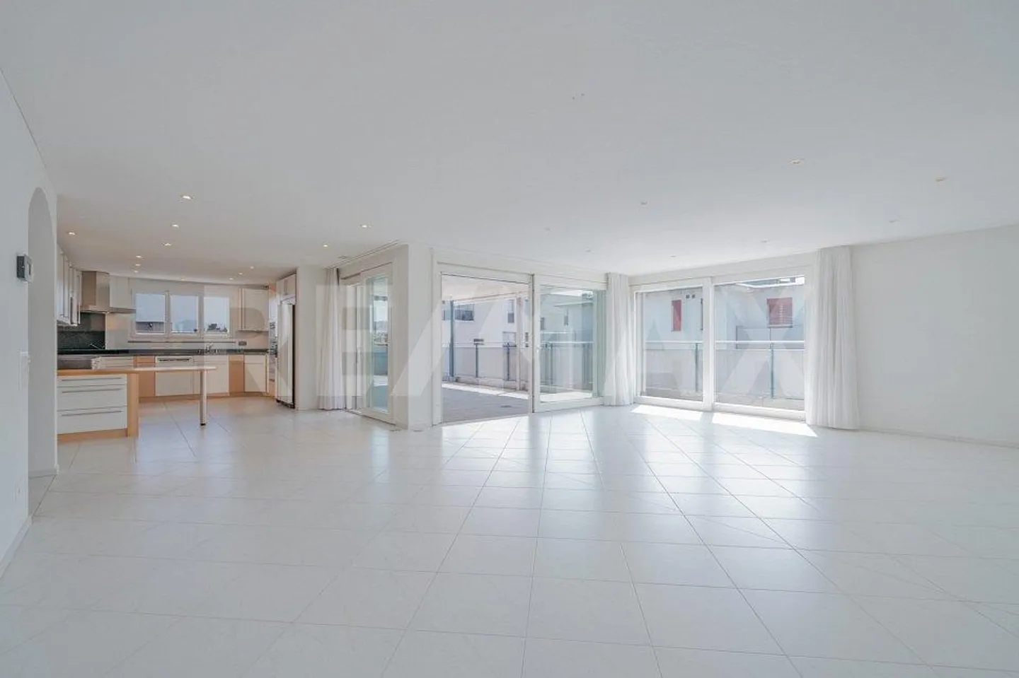 Attico di 190m2 con terrazza sul tetto e vista panoramica - Foto 3 di 11