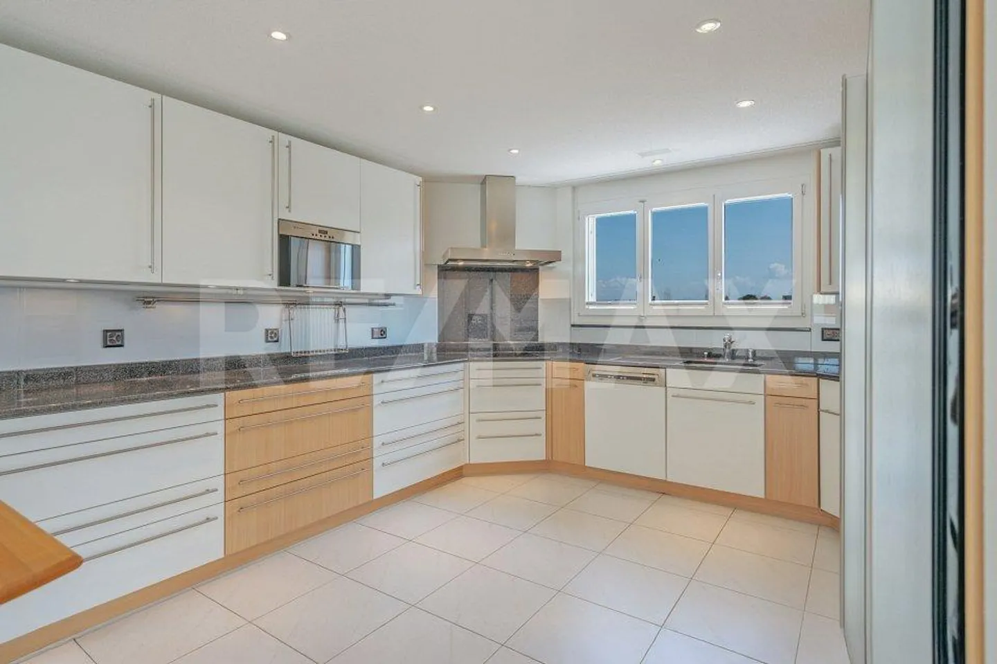 Attico di 190m2 con terrazza sul tetto e vista panoramica - Foto 5 di 11
