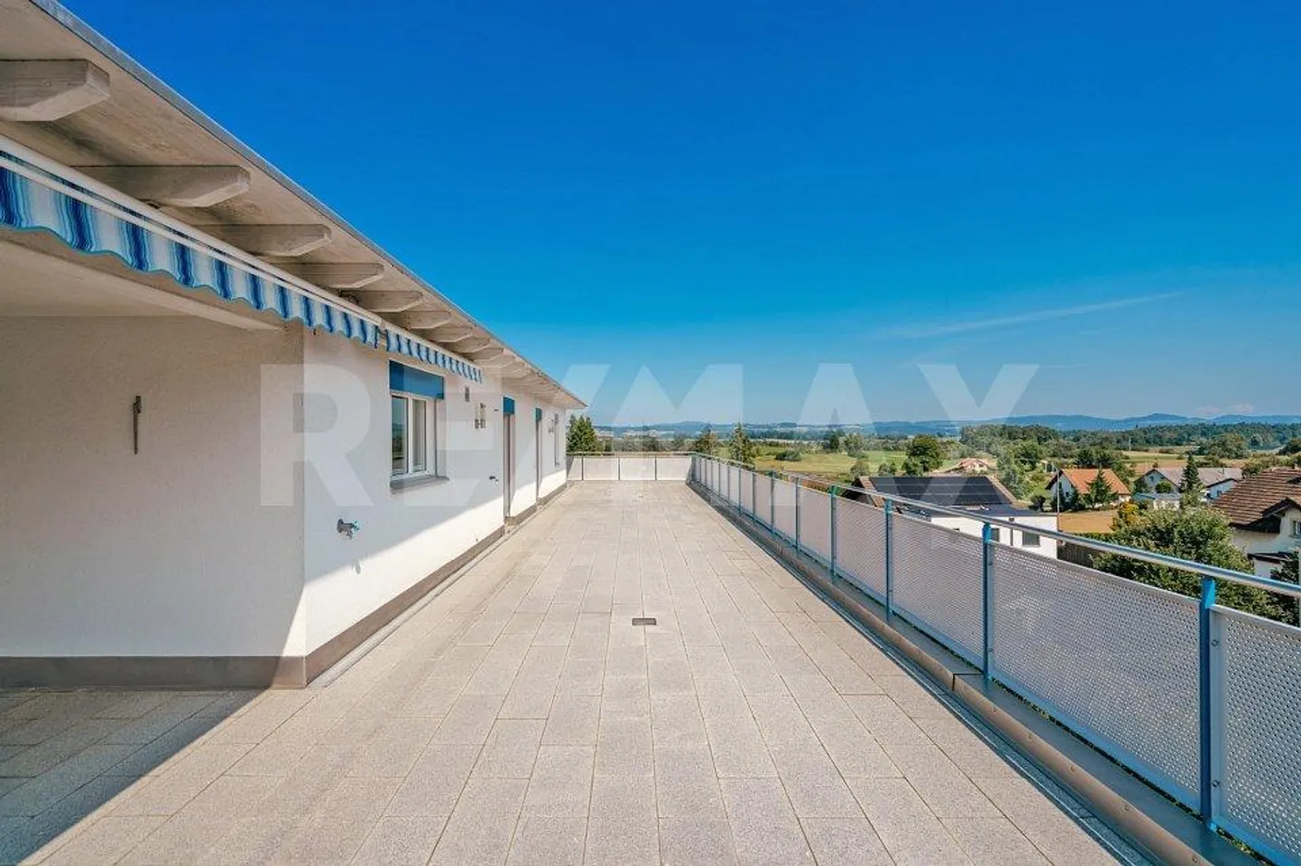 Attico di 190m2 con terrazza sul tetto e vista panoramica - Foto 7 di 11
