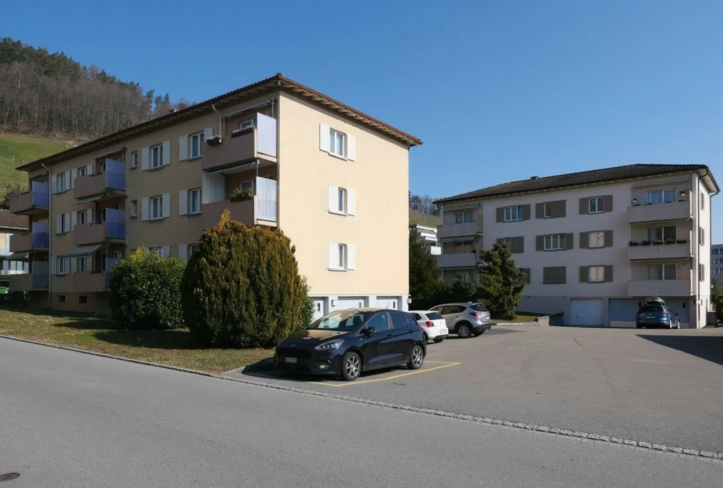 Espaces de stationnement extérieurs - Photo 2 sur 4