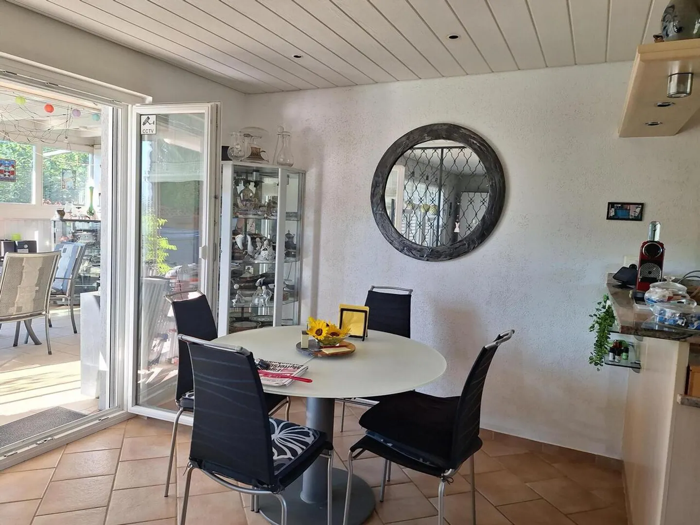 Spacious Family Home with Garden - Photo 7 of 21