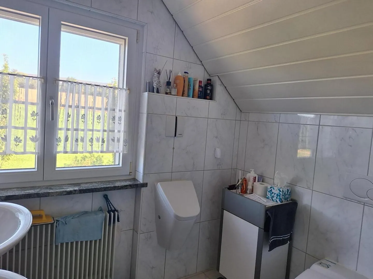Spacious Family Home with Garden - Photo 12 of 21