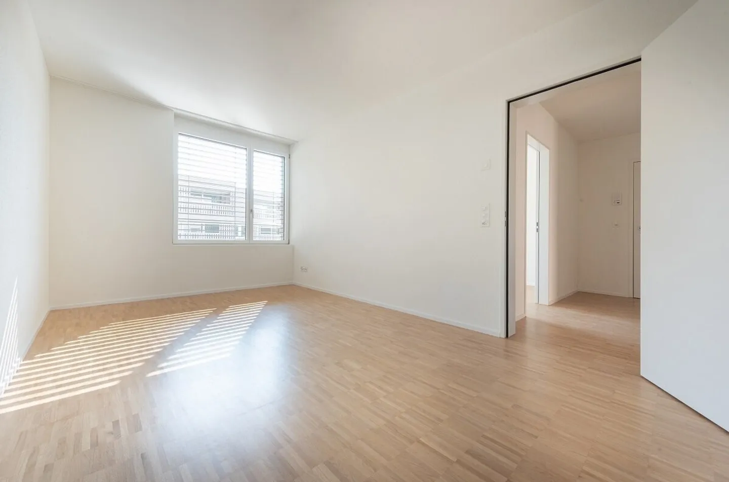 High-quality 3.5-room apartment at the foot of the Jura - Photo 3 of 8
