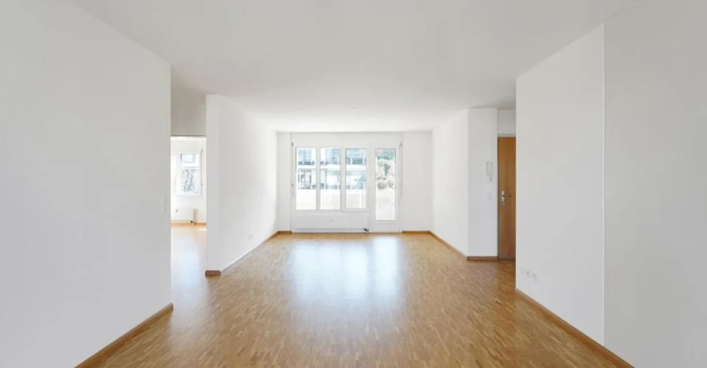 Ampio appartamento moderno con balcone in una zona residenziale privilegiata - Foto 3 di 8