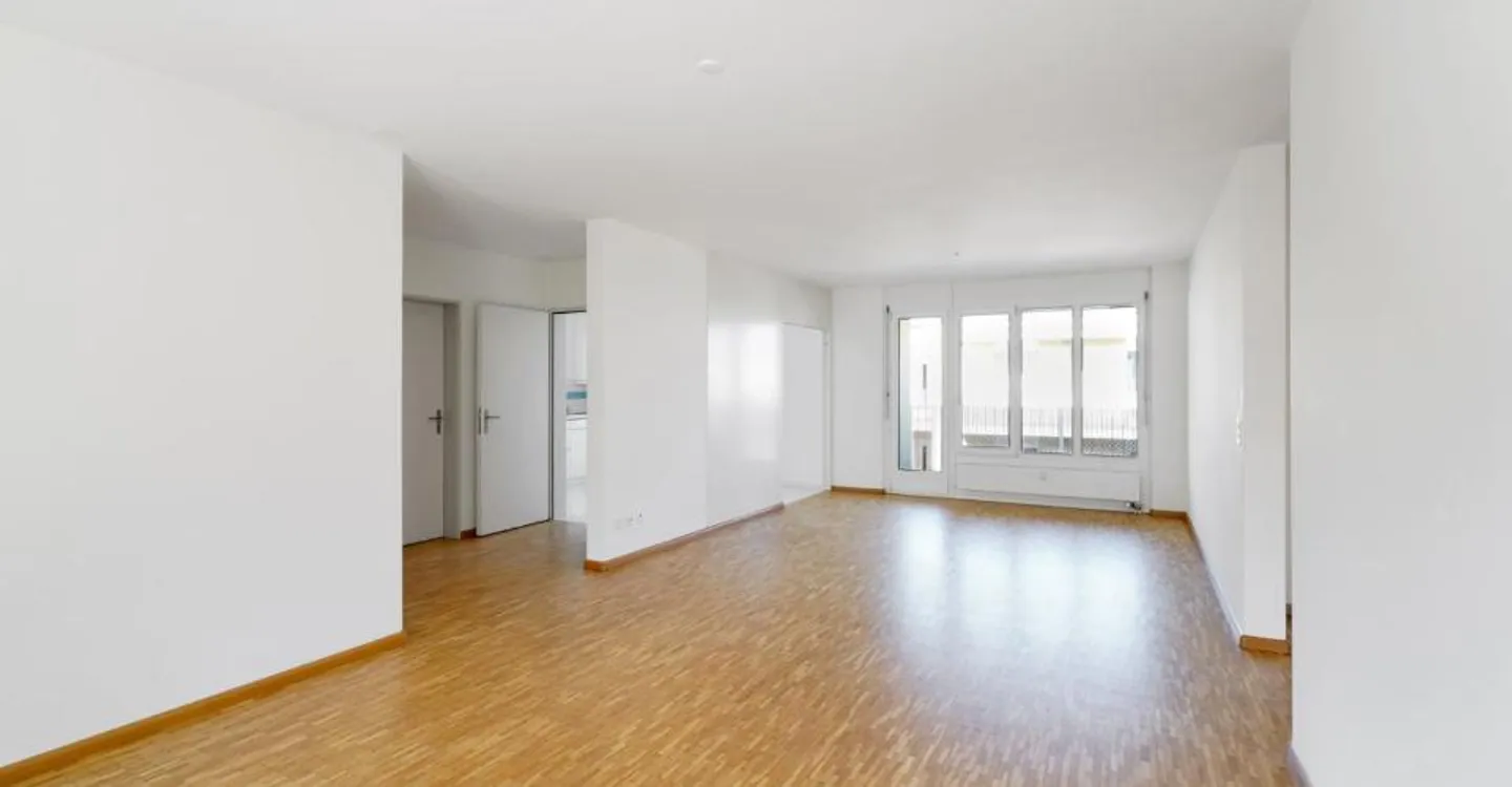 Ampio appartamento moderno con balcone in una zona residenziale privilegiata - Foto 4 di 8