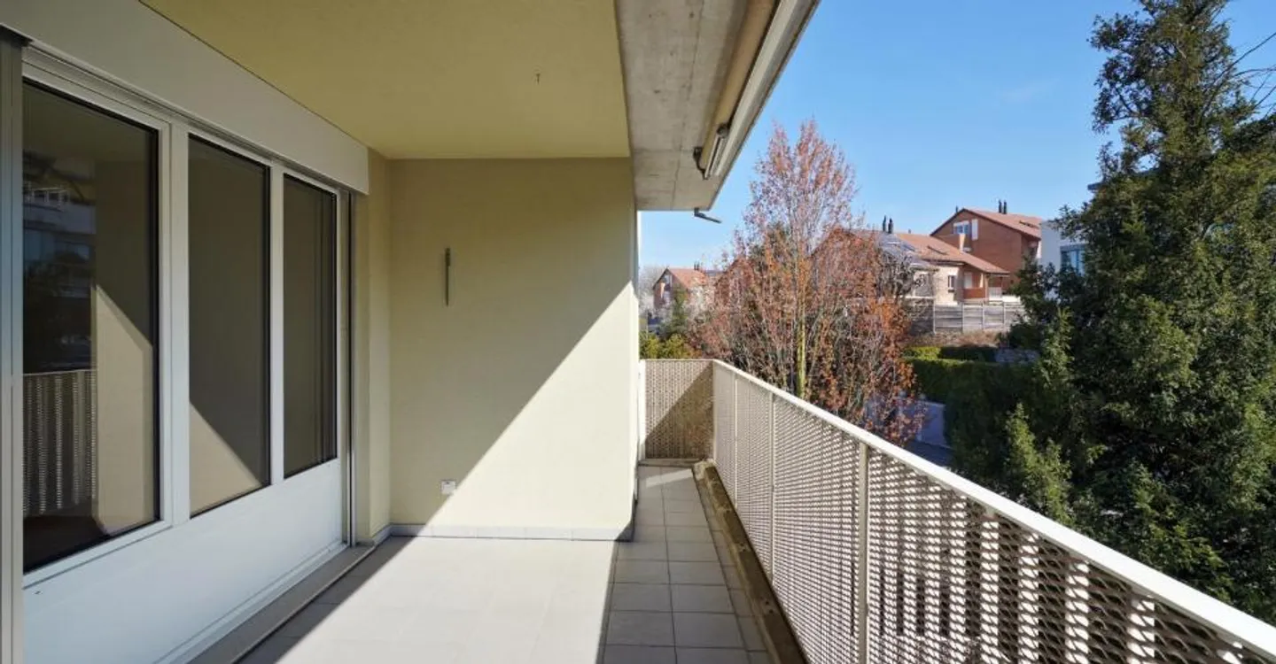 Ampio appartamento moderno con balcone in una zona residenziale privilegiata - Foto 8 di 8