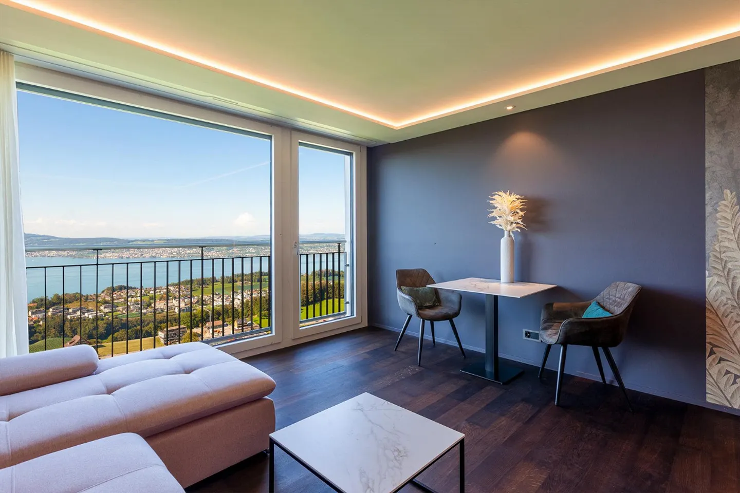 5-Star Living: Studio Apartment with Hotel Service and Wellness - Photo 3 of 13