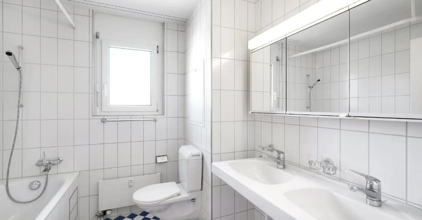 Ampio appartamento moderno con balcone in una zona residenziale privilegiata - Foto 6 di 8