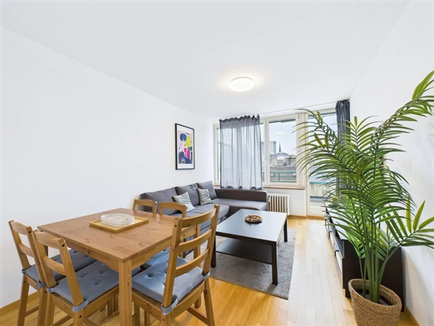 APPARTEMENT 3 PIÈCES À ZURICH - DISTRICT 4 AUSSERSIHL, MEUBLÉ, TEMPORAIRE - Photo 1 sur 6