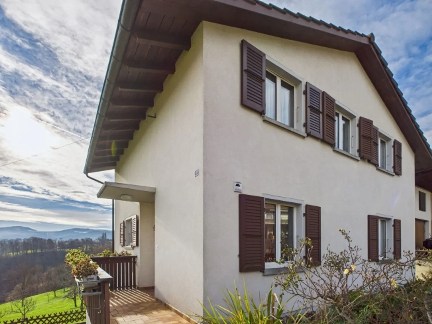 Ampia casa unifamiliare con 7 stanze e vista a Nuglar - Foto 1 di 13