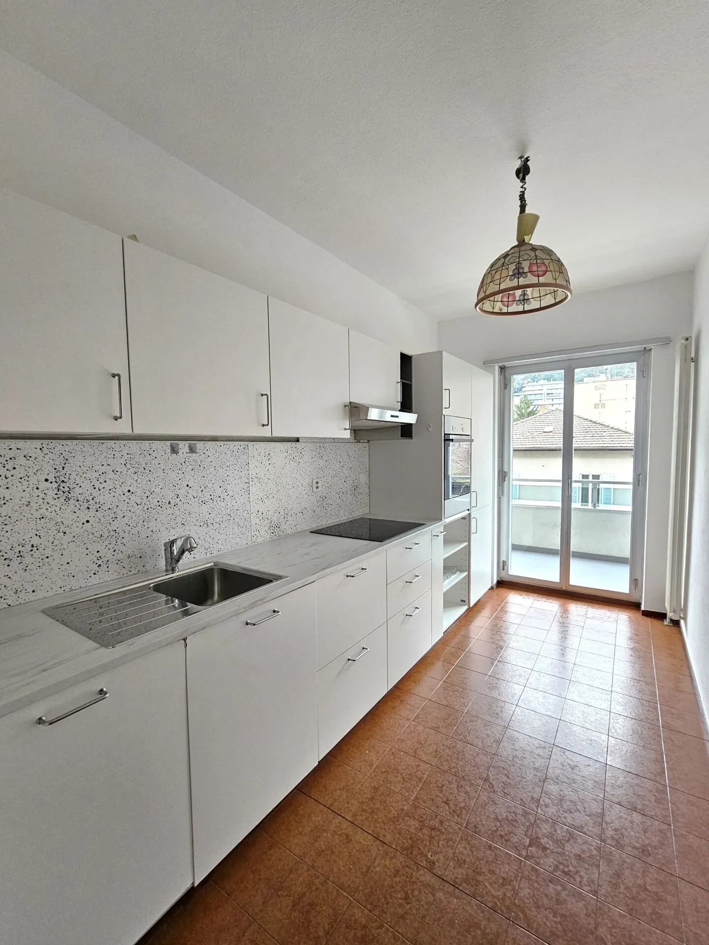 3.5 rooms a few steps from the center - Photo 2 of 6