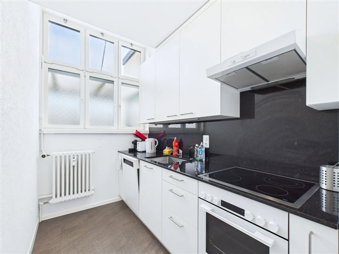 APPARTEMENT 3 PIÈCES À ZURICH - DISTRICT 4 AUSSERSIHL, MEUBLÉ, TEMPORAIRE - Photo 2 sur 6