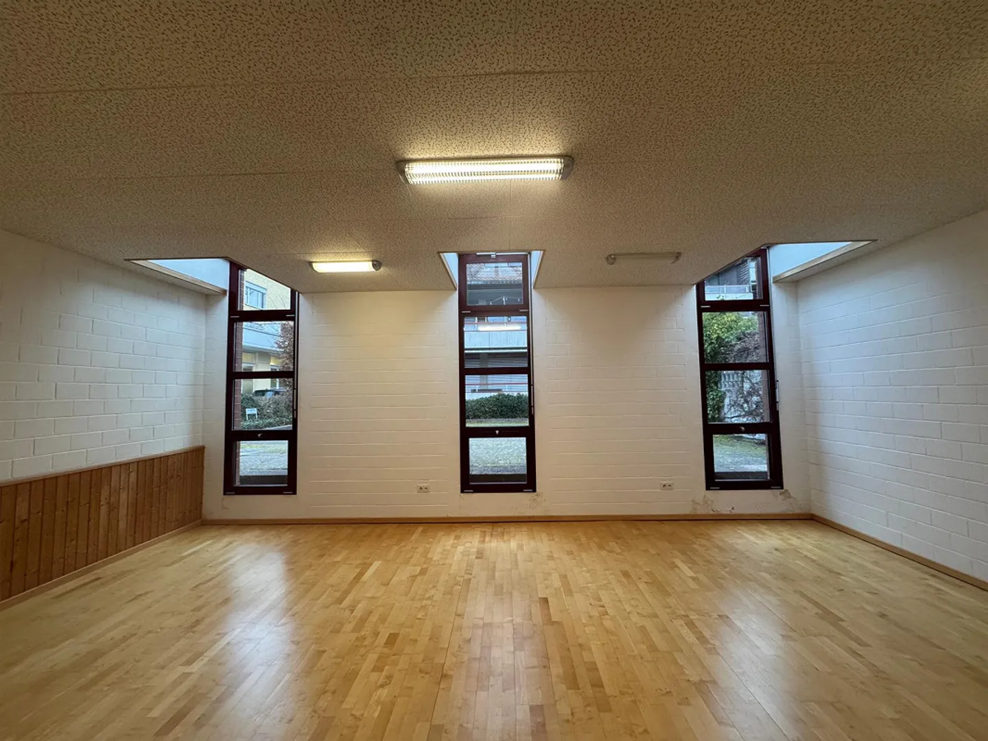 Helles Atelier mit großen Fenstern - Foto 2 von 4