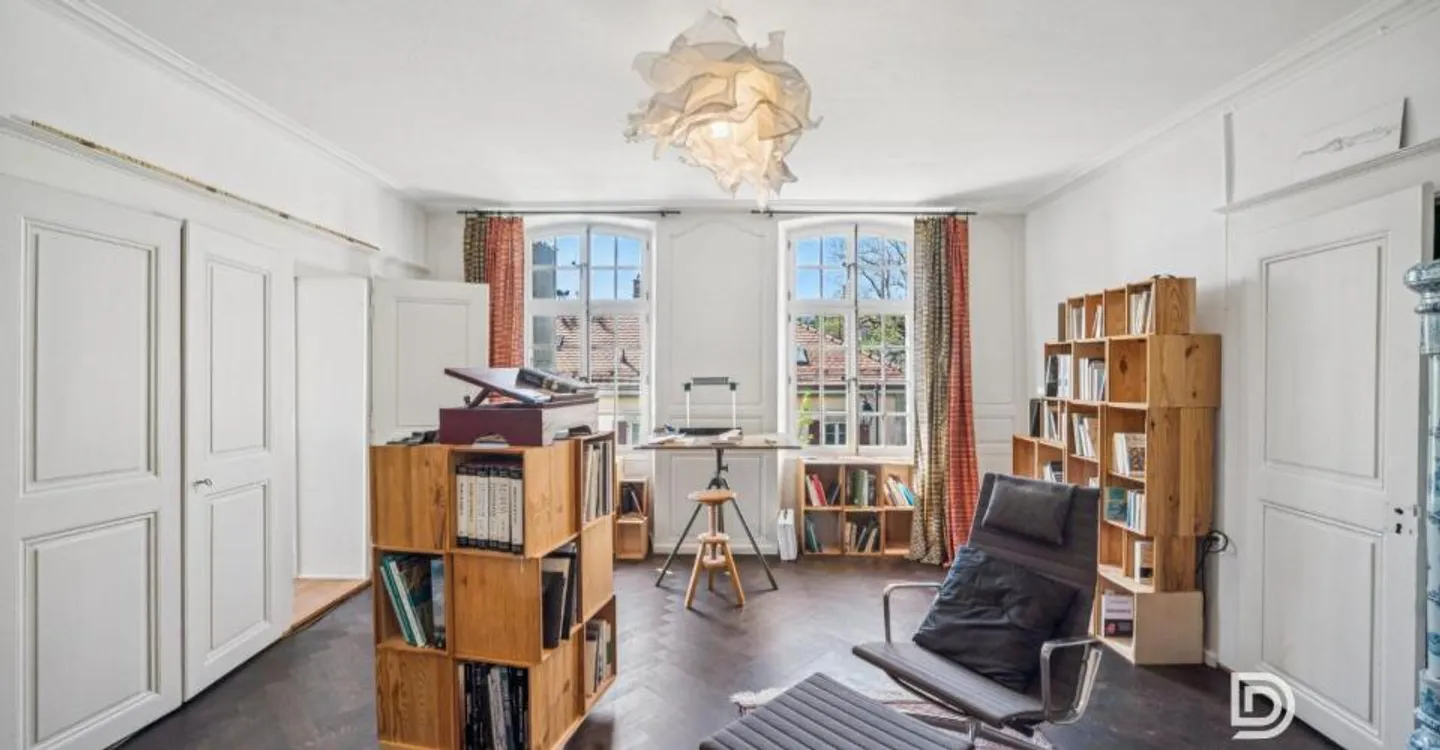 Sumptuous renovated mansion with care, with city garden and absolute calm - Photo 3 of 13