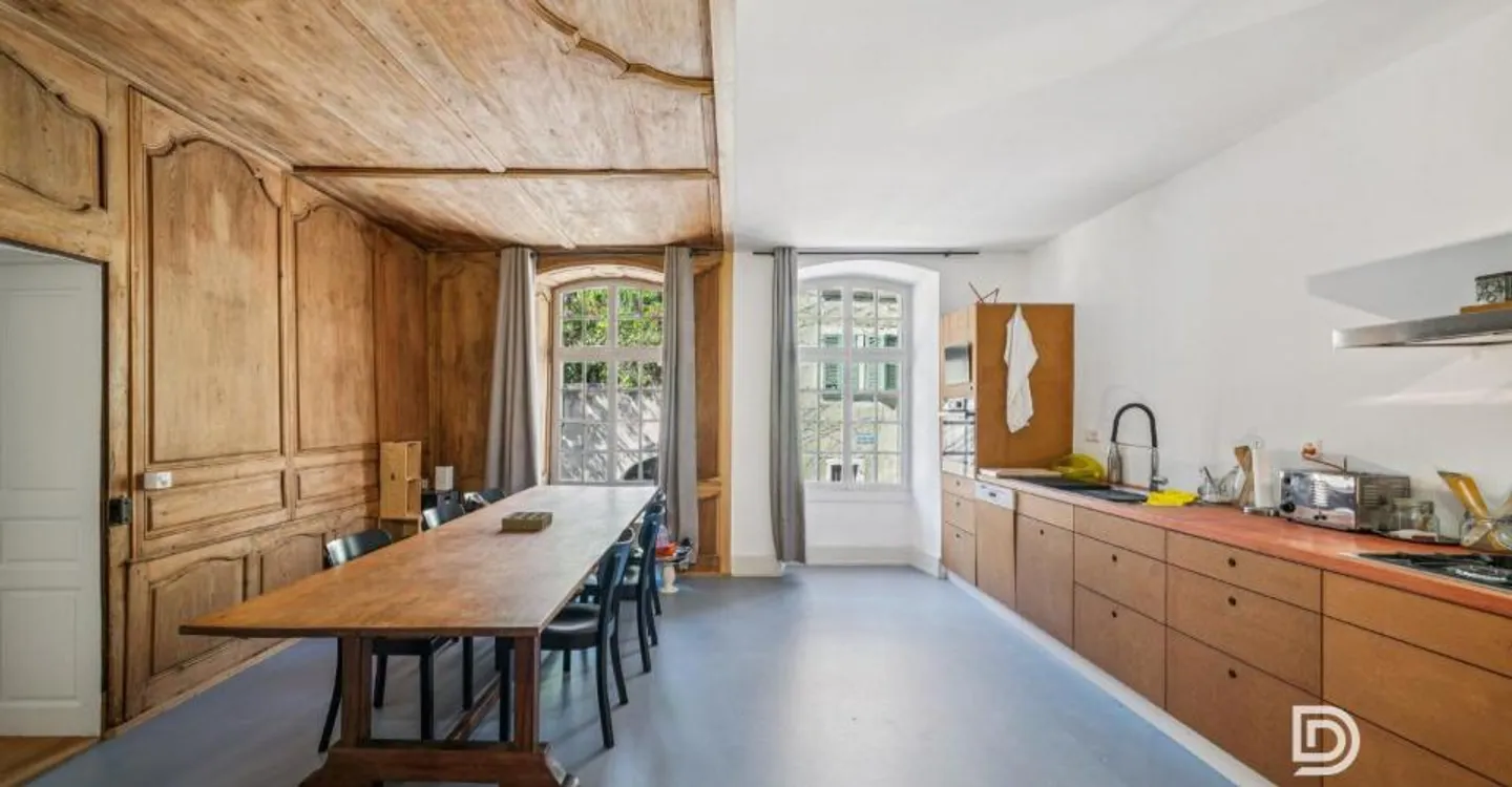Sumptuous renovated mansion with care, with city garden and absolute calm - Photo 6 of 13