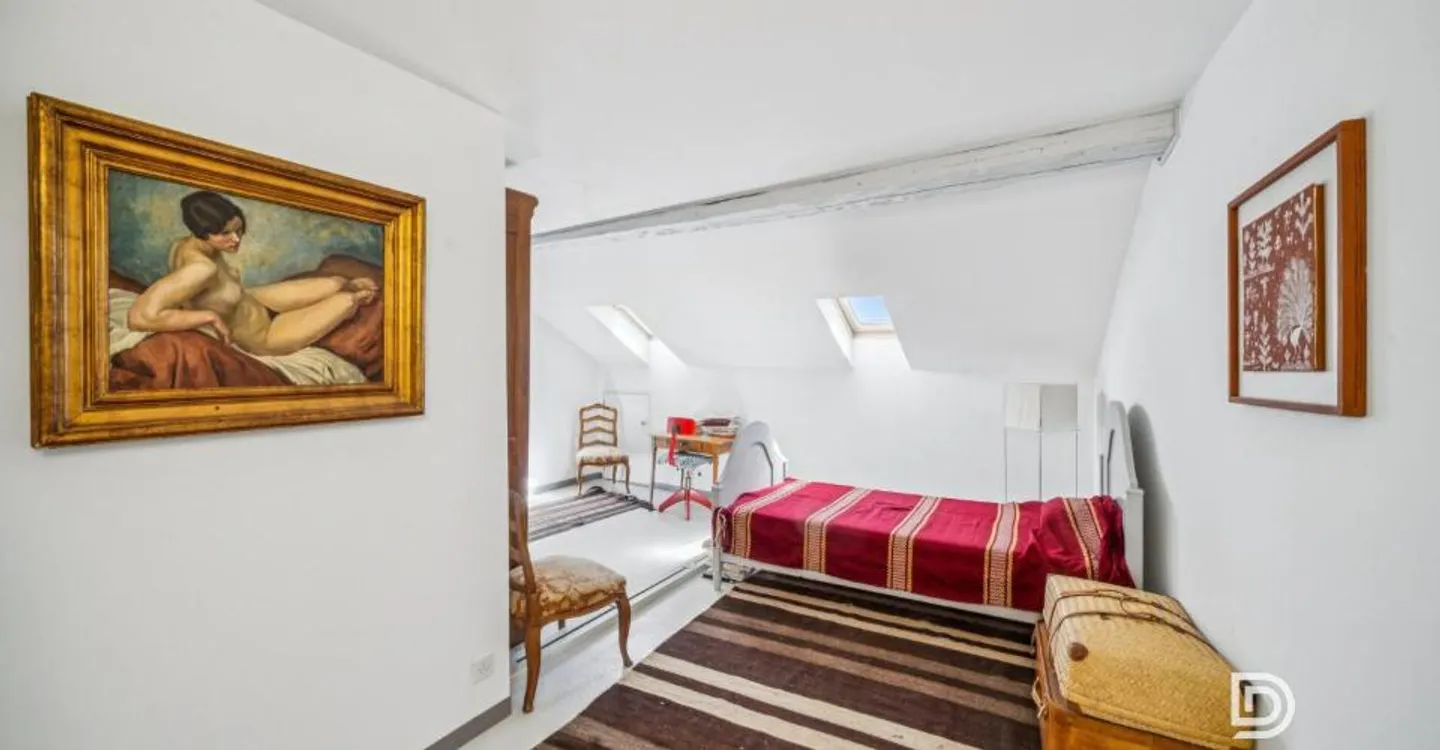 Sumptuous renovated mansion with care, with city garden and absolute calm - Photo 8 of 13