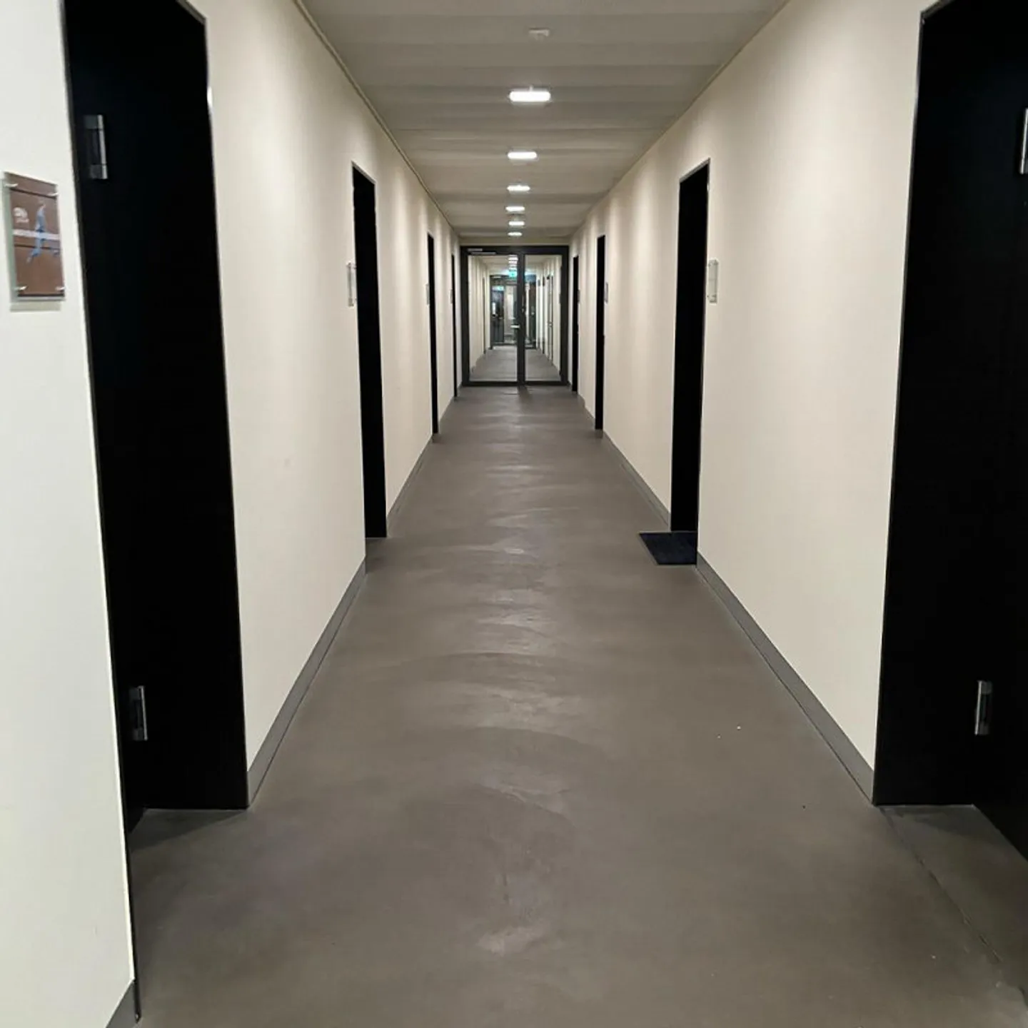Piccolo ma bello - ufficio sviluppato nell'area Hürlimann - Foto 9 di 10