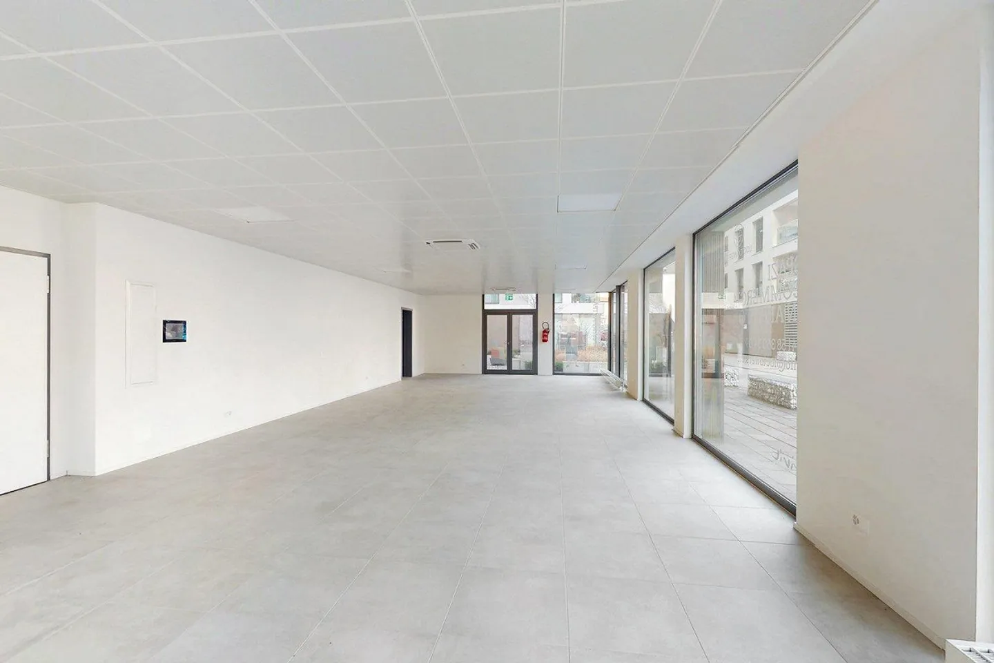 Locale commerciale a LocTowers - Foto 3 di 6