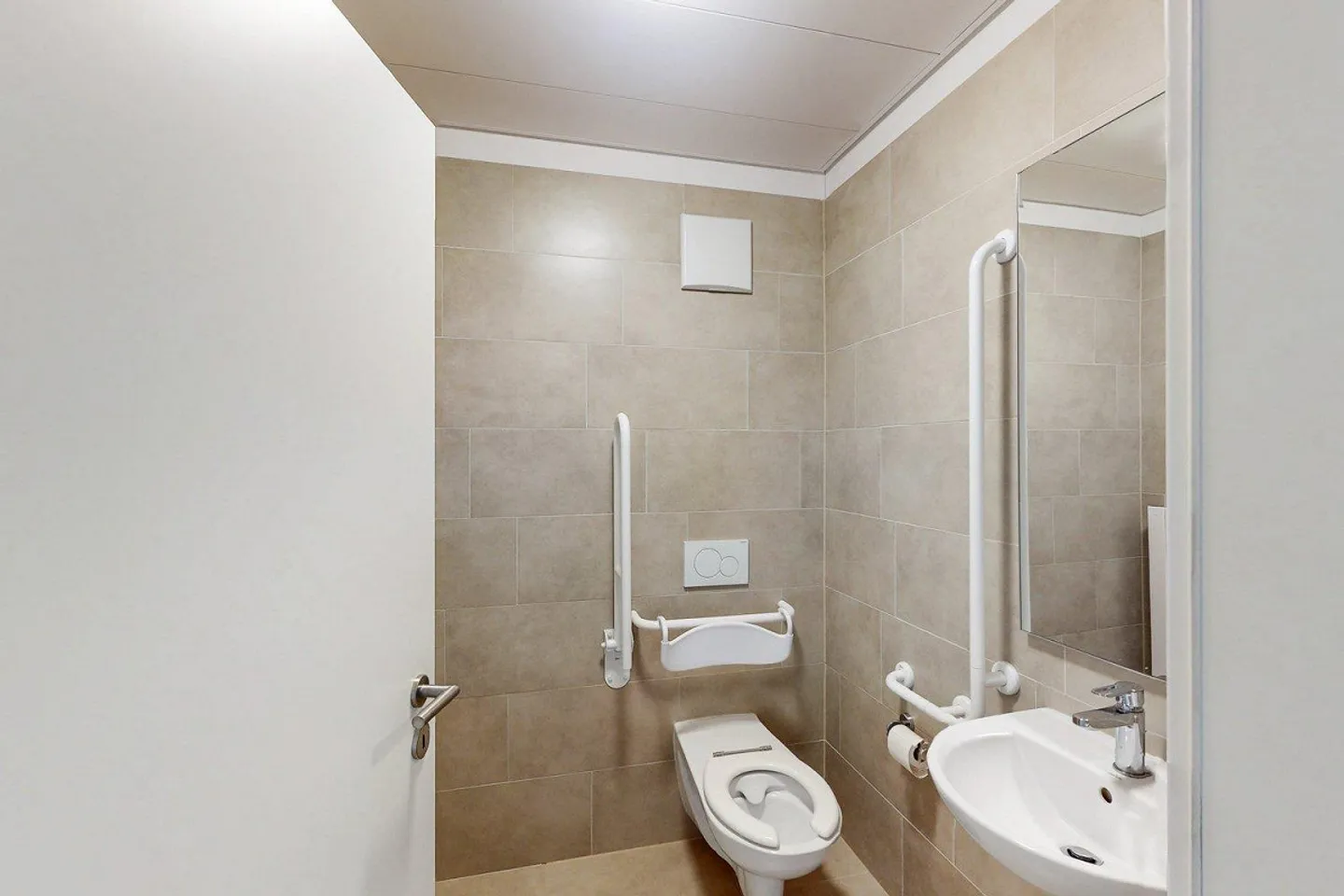 Locale commerciale a LocTowers - Foto 5 di 6