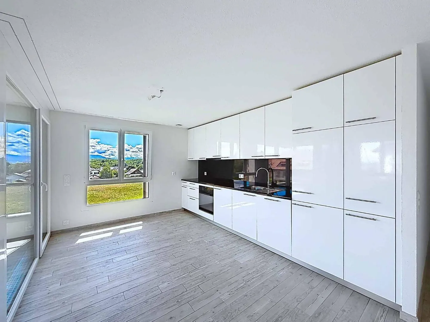 EXCLUSIVITÉ - Appartement lumineux de 3,5 pièces avec loggia - Photo 7 sur 11