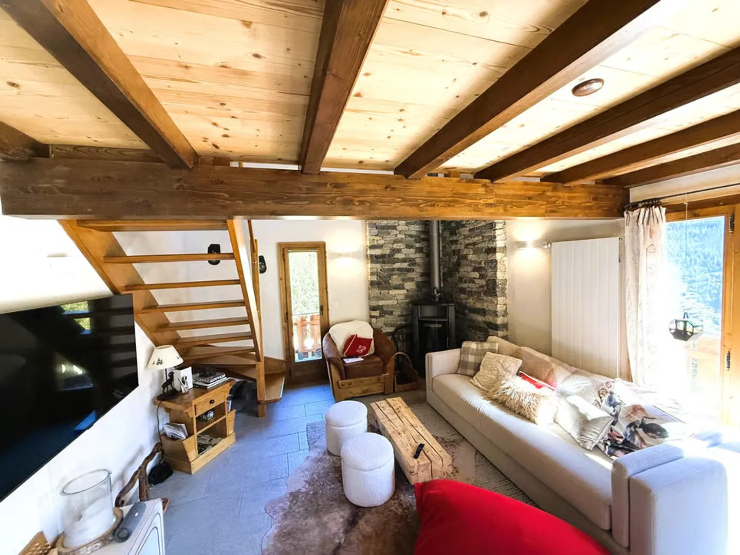 For sale in the Tzoumaz resort in the heart of the 4 Valleys very beautiful chalet - Photo 1 of 13