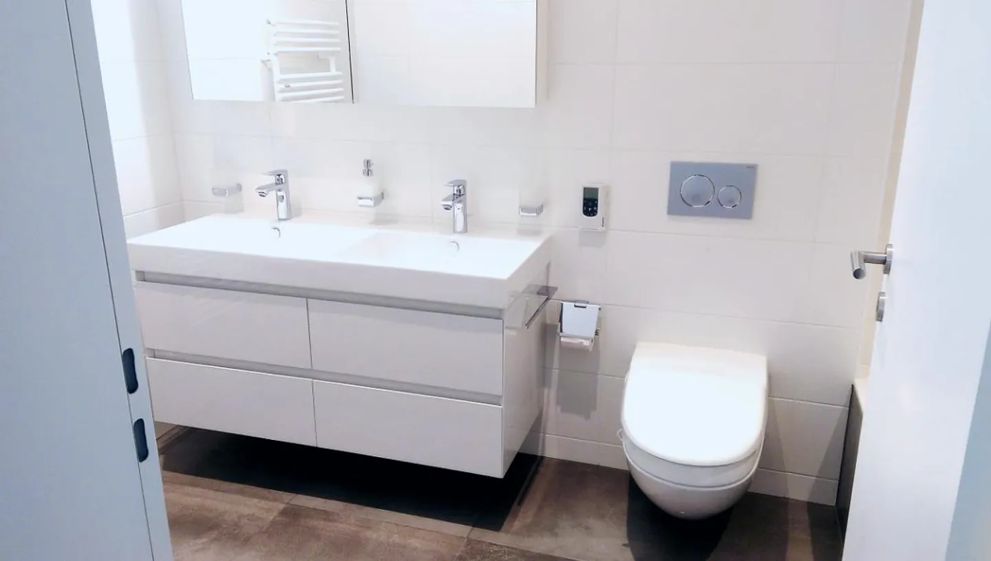 Luxus im Grünen - Moderne 3.5-Zi -WG, grosser Balkon, UGG, 2 Badzimmer, Allschwil, 15min zur City - Foto 3 von 5