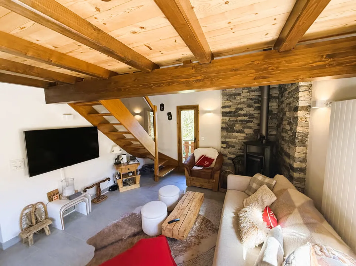 For sale in the Tzoumaz resort in the heart of the 4 Valleys very beautiful chalet - Photo 2 of 13