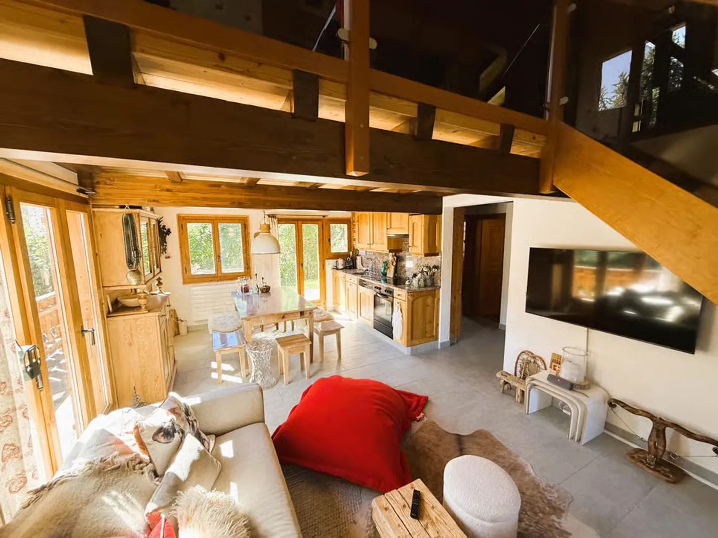 For sale in the Tzoumaz resort in the heart of the 4 Valleys very beautiful chalet - Photo 3 of 13