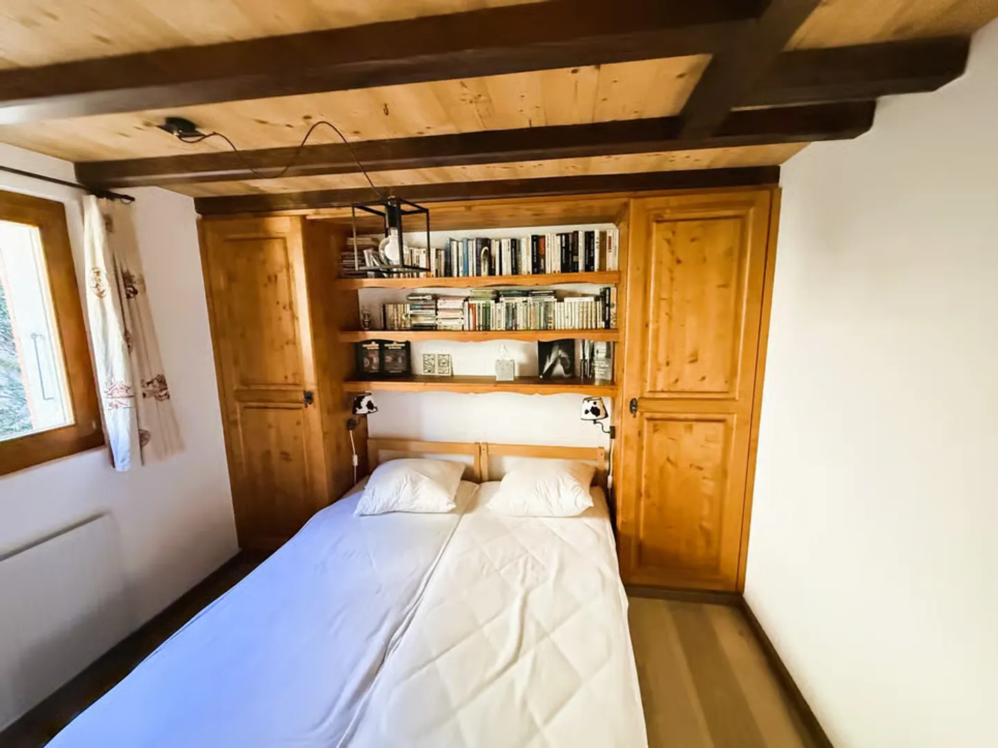 For sale in the Tzoumaz resort in the heart of the 4 Valleys very beautiful chalet - Photo 5 of 13