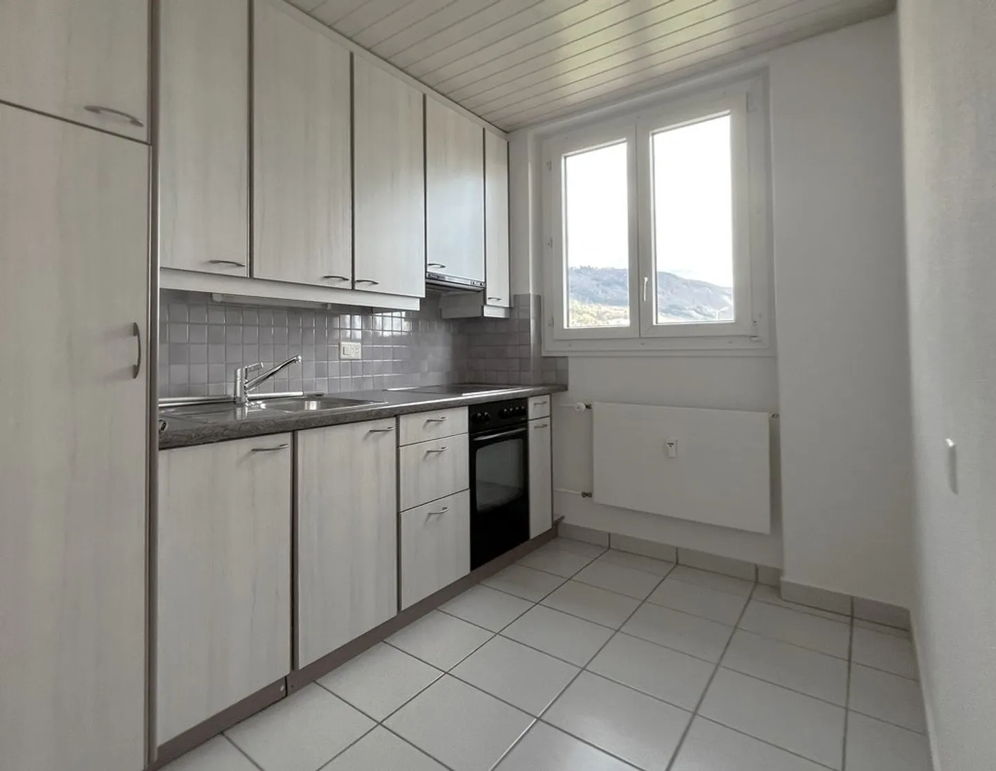 Accogliente appartamento mansardato con 3 camere nel tranquillo quartiere della "Champagne" - Foto 2 di 7