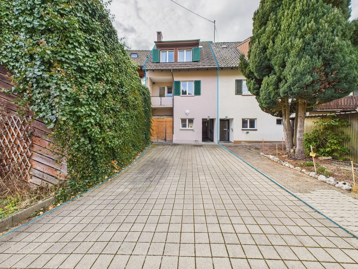Well-maintained multi-family house in idyllic location - Photo 3 of 12