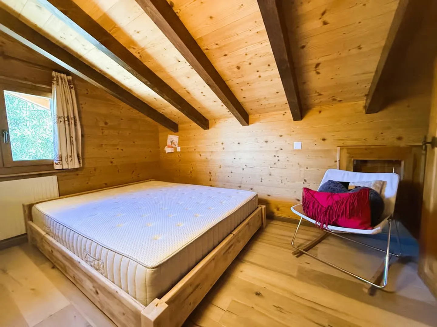 For sale in the Tzoumaz resort in the heart of the 4 Valleys very beautiful chalet - Photo 8 of 13
