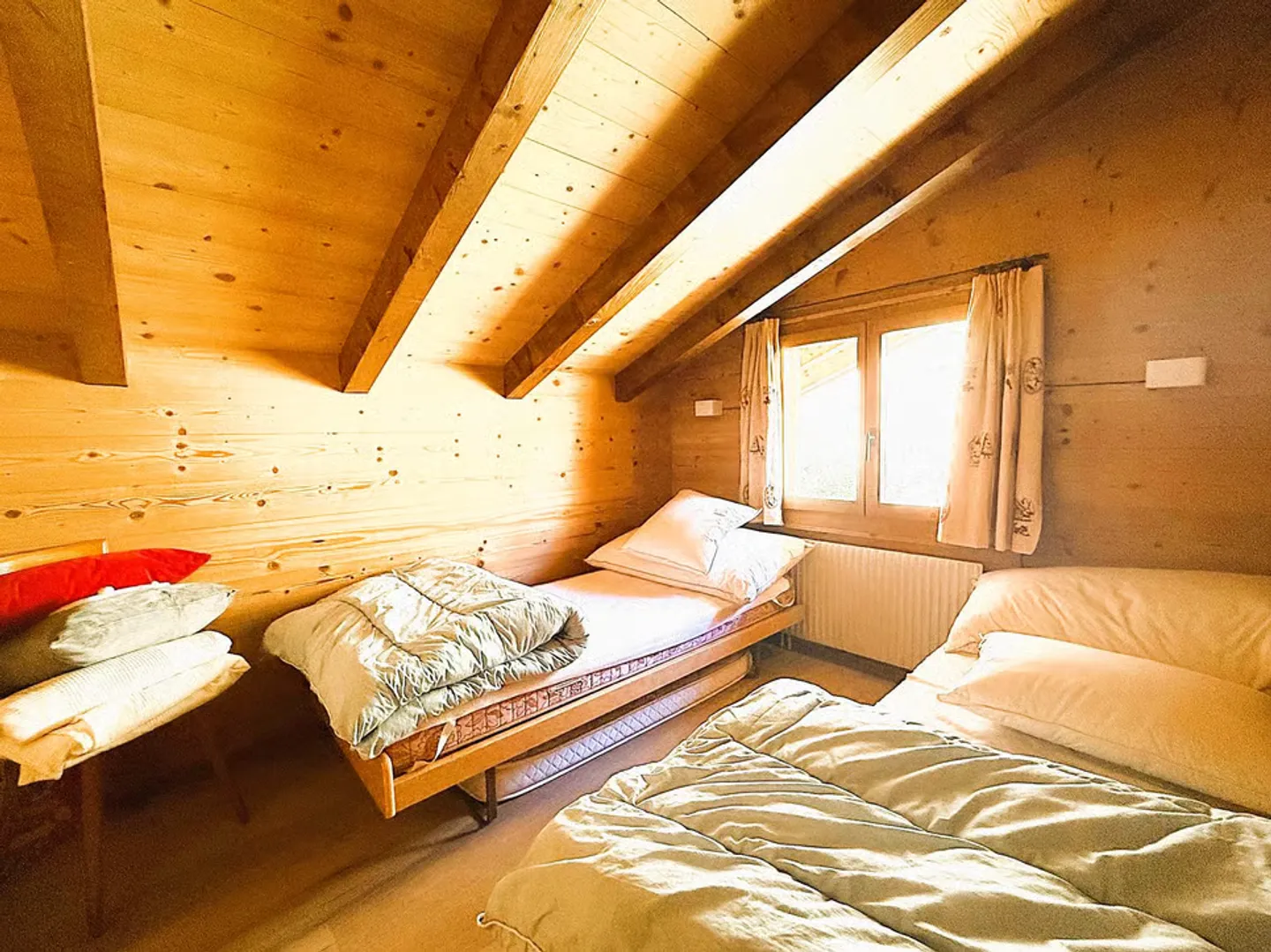For sale in the Tzoumaz resort in the heart of the 4 Valleys very beautiful chalet - Photo 9 of 13