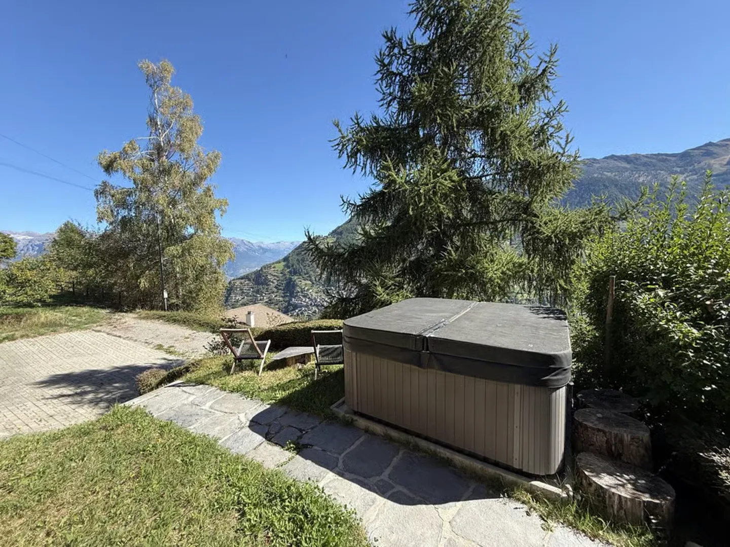 For sale in the Tzoumaz resort in the heart of the 4 Valleys very beautiful chalet - Photo 13 of 13