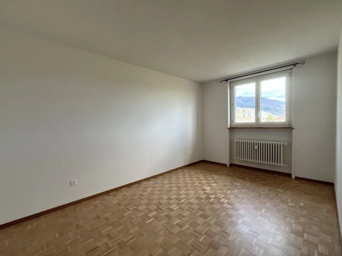 Accogliente appartamento mansardato con 3 camere nel tranquillo quartiere della "Champagne" - Foto 5 di 7