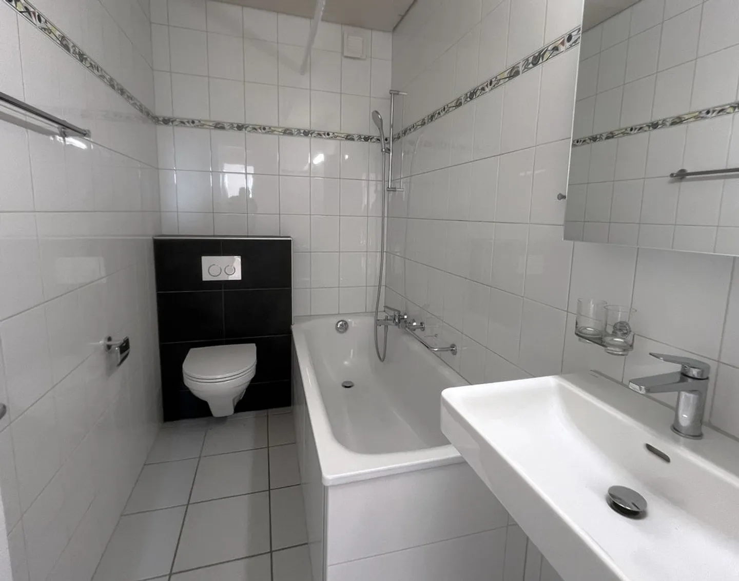 Accogliente appartamento mansardato con 3 camere nel tranquillo quartiere della "Champagne" - Foto 7 di 7