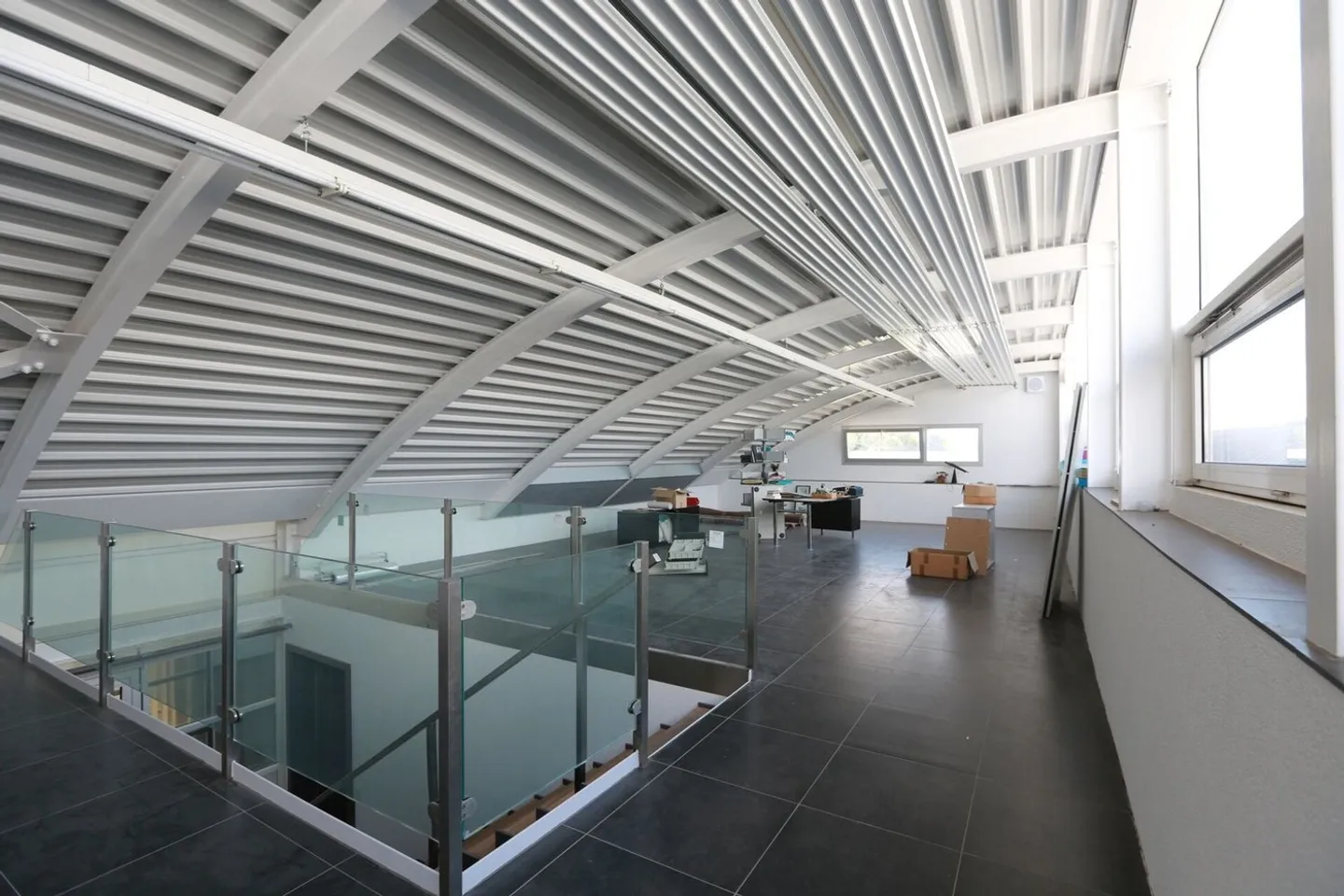 IDÉAL POUR SHOWROOM OU PME - Photo 1 sur 5