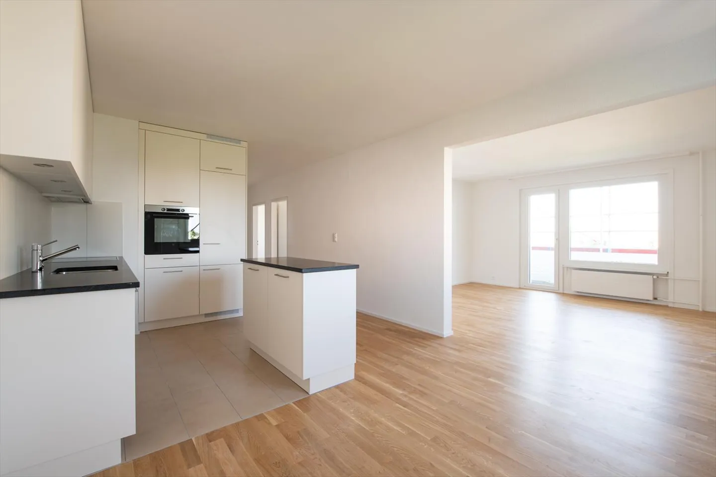 Appartement spacieux en dehors du centre-ville - Photo 1 sur 7
