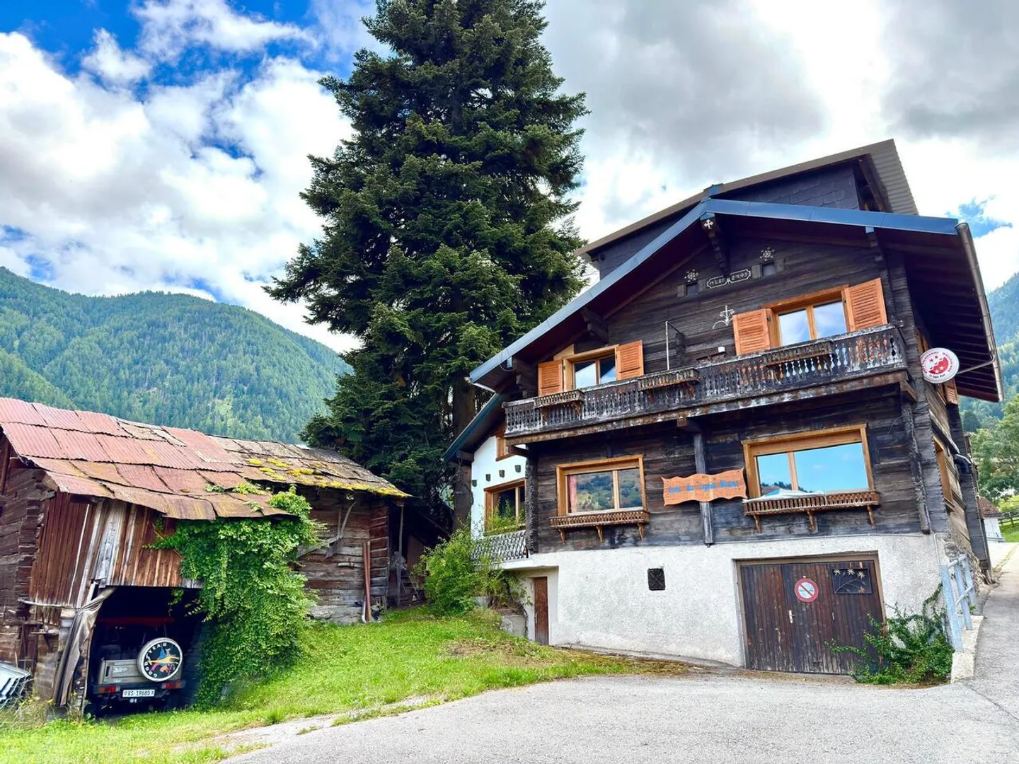 Village house with potential including a café-restaurant, a duplex apartment, hall and barns - Photo 1 of 17