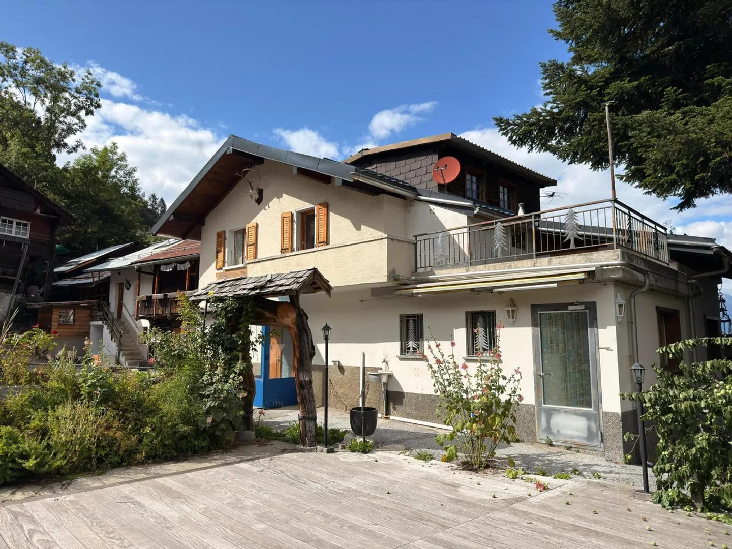 Village house with potential including a café-restaurant, a duplex apartment, hall and barns - Photo 2 of 17