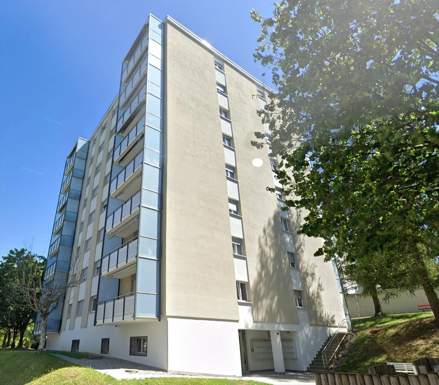 Appartement spacieux en dehors du centre-ville - Photo 2 sur 7