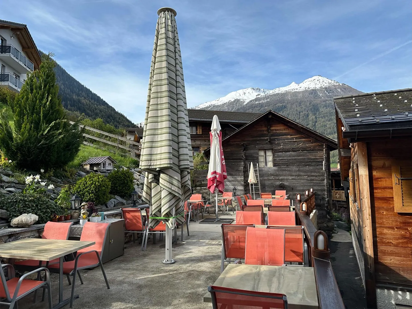 Restaurant with apartment at 1,090 m above sea level in Valais for sale! - Photo 3 of 14