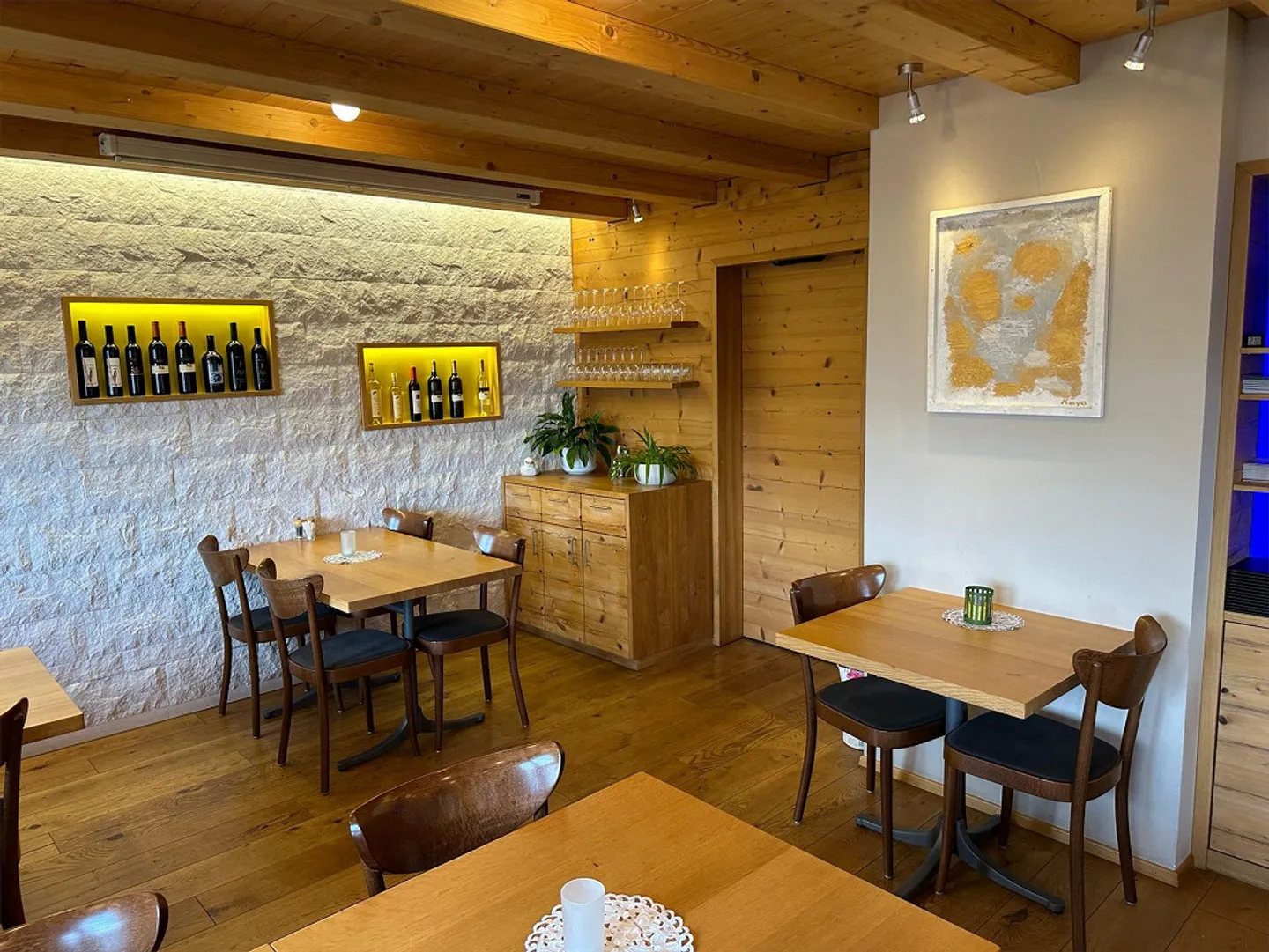 Restaurant with apartment at 1,090 m above sea level in Valais for sale! - Photo 4 of 14