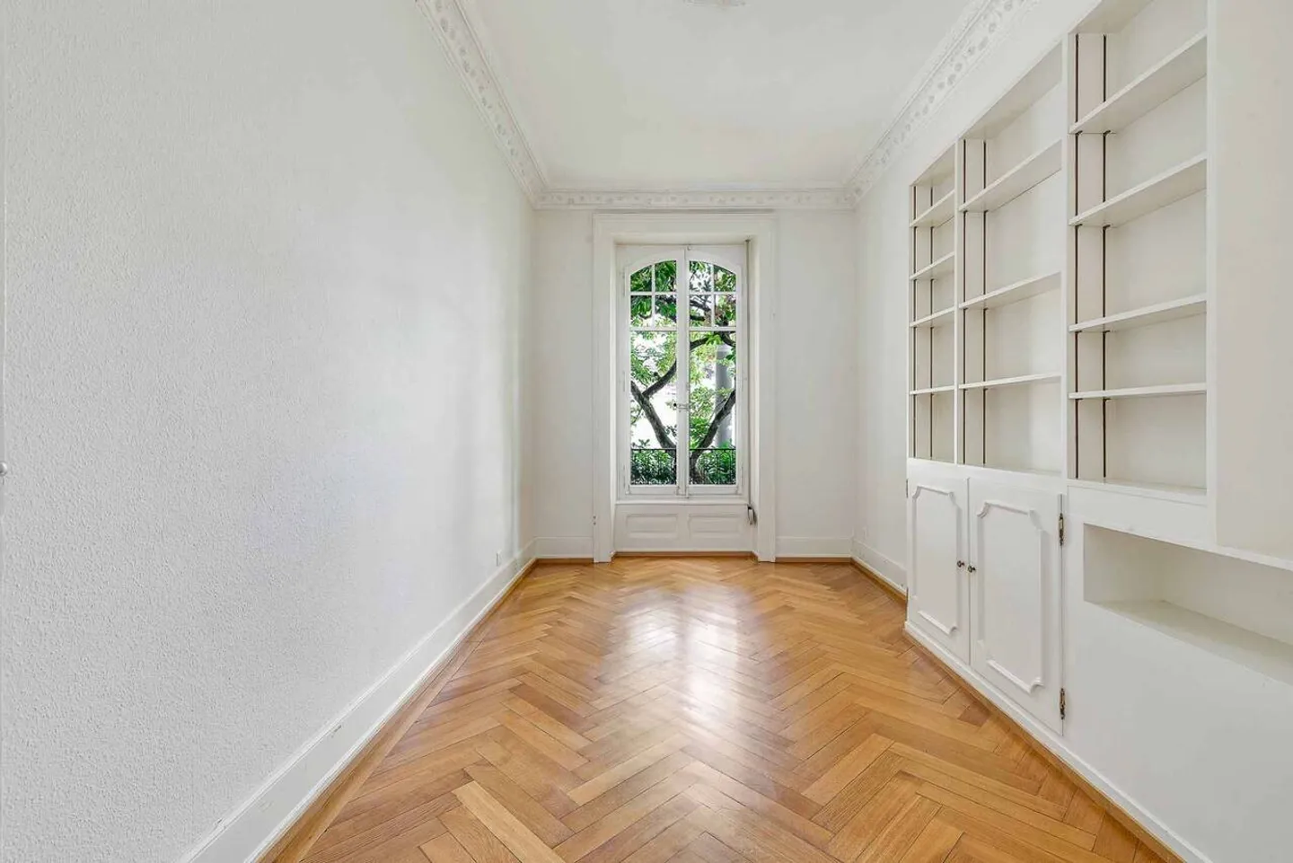 Extraordinary Haussmann Apartment of 155m2 with Garden. - Photo 7 of 12